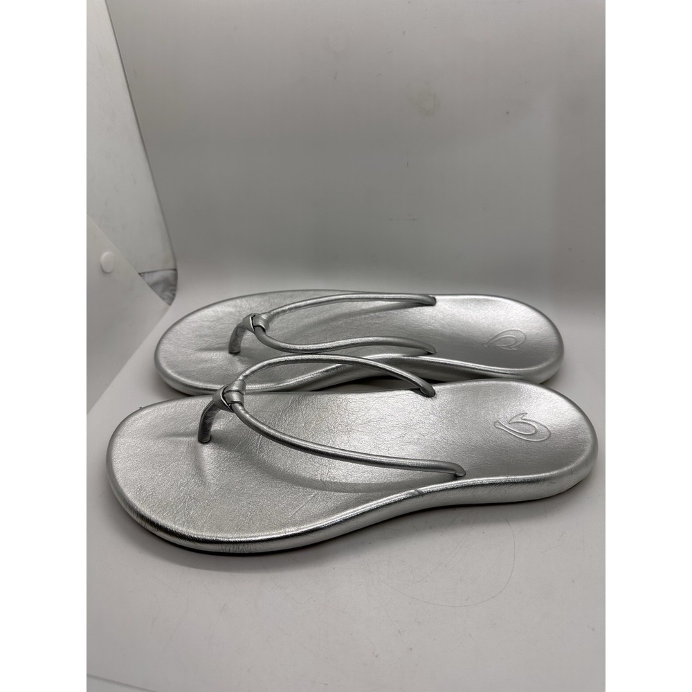 OluKai Huawai Flip Flops Silver Leather Thong Sandals Women's Size 11 EUC $120